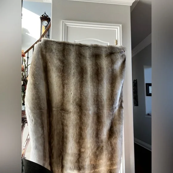 NWOT Limited Edition Blonde Fox Faux Fur Throw 60”x72”